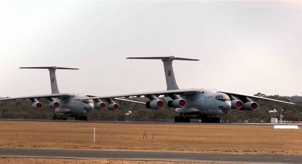 中國運(yùn)輸機(jī)抵澳洲空軍基地參加搜救2