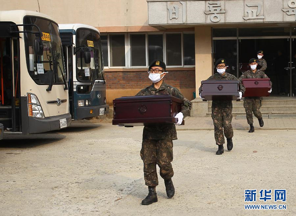 中國人民志愿軍烈士遺骸交接儀式在韓國仁川機場舉行3