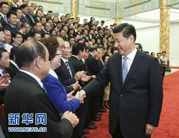 6月6日，中共中央總書記、國家主席習近平在北京會見第七屆世界華僑華人社團聯(lián)誼大會代表。新華社記者 蘭紅光 攝1