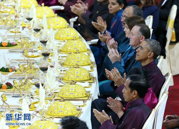 11月10日，國(guó)家主席習(xí)近平和夫人彭麗媛在北京為出席亞太經(jīng)合組織第二十二次領(lǐng)導(dǎo)人非正式會(huì)議的各經(jīng)濟(jì)體領(lǐng)導(dǎo)人及配偶舉行歡迎晚宴。這是晚宴現(xiàn)場(chǎng)。 新華社記者龐興雷攝