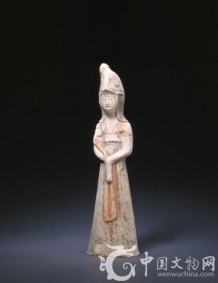 陶彩繪女俑，唐，高30.5cm，寬8.5cm。