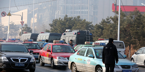 沈陽(yáng)千輛出租車(chē)罷運(yùn)-抗議滴滴和快的專(zhuān)車(chē)3