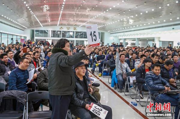 中央和國家機(jī)關(guān)公車改革取消車輛首場拍賣會舉行3