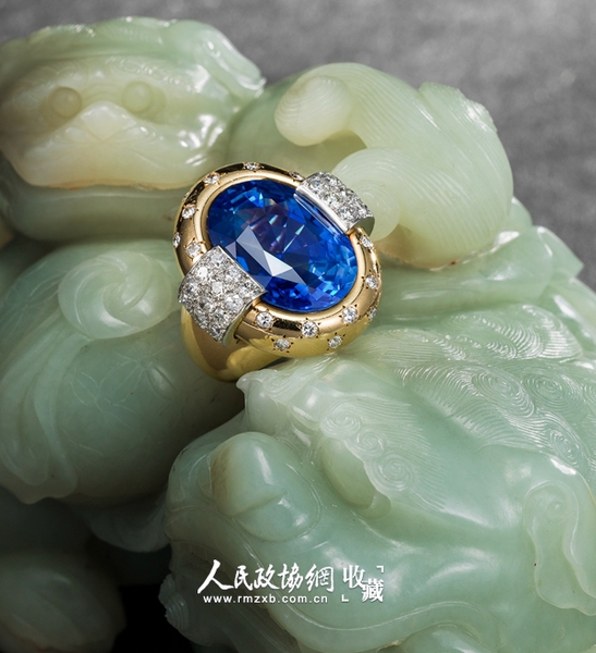 Van Cleef and Arpels 37-carat Ceylon sapphire and diamondring_副本