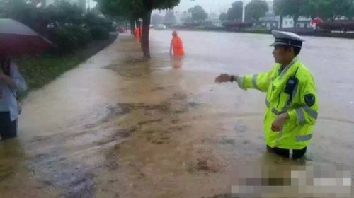 圖為暴雨中的南京。