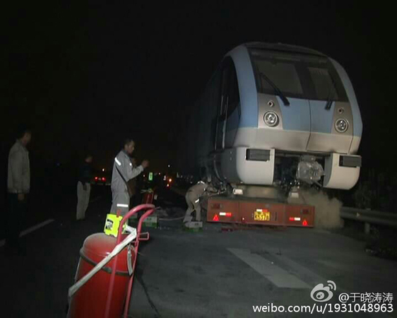 南京地鐵車頭運送中被燒 損失數(shù)百萬2