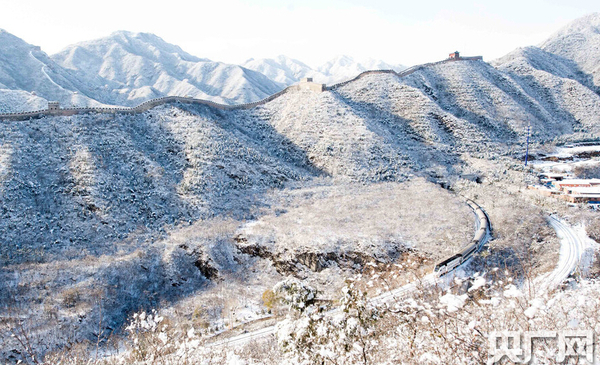 　雪后居庸關(guān)美景。