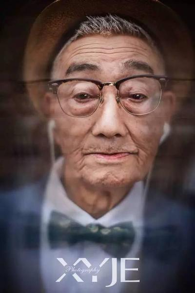 酷斃了！孫子給85歲爺爺拍了一組街拍照