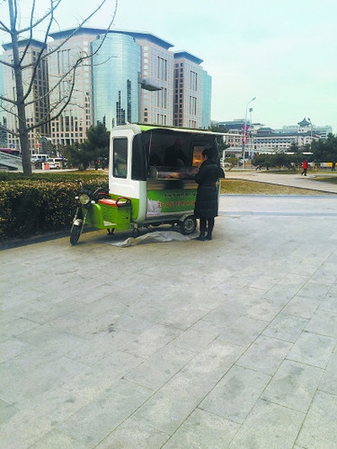 北京街頭冒出“李鬼”早餐車模仿正規(guī)早餐車（圖）