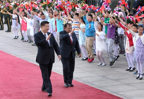 5月3日，中共中央總書(shū)記、國(guó)家主席習(xí)近平在北京人民大會(huì)堂同老撾人民革命黨中央總書(shū)記、國(guó)家主席本揚(yáng)舉行會(huì)談。