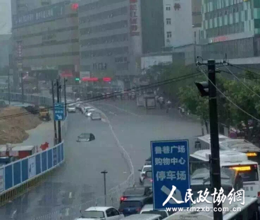 暴雨怒襲武漢1