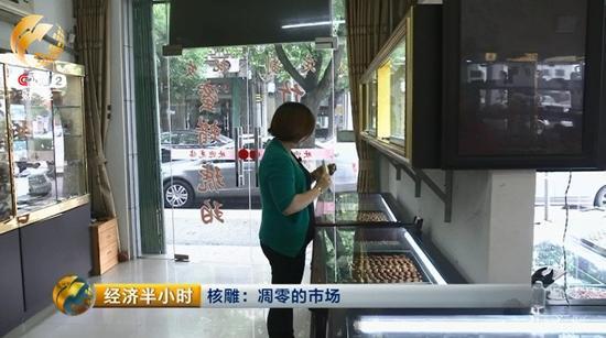 一個(gè)上午，阿杜的店里都沒有幾個(gè)人上門，阿杜告訴我們，從去年開始，這種情形就已經(jīng)是家常便飯了。