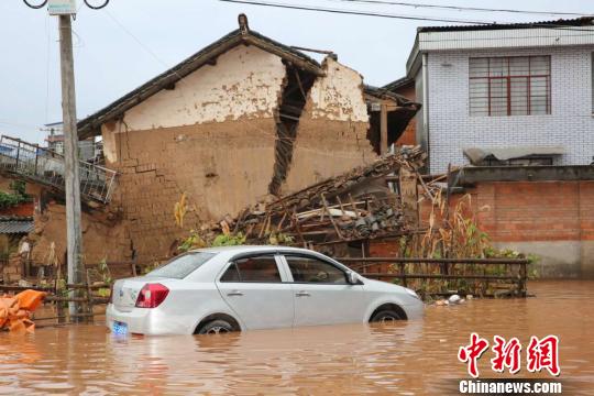 圖為牟定發(fā)生強(qiáng)降雨洪澇災(zāi)害 鐘欣 攝