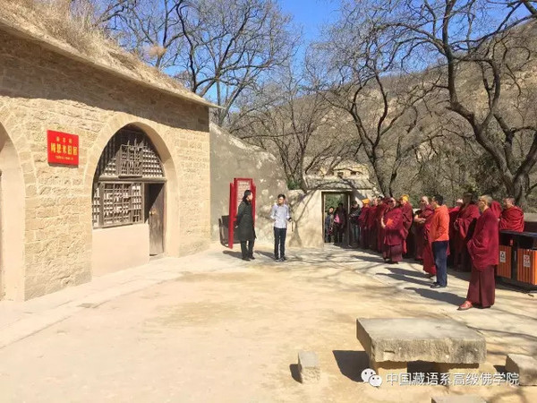 3月25日，中國藏語系高級佛學院第十三屆高級學銜班來到革命圣地延安。_副本