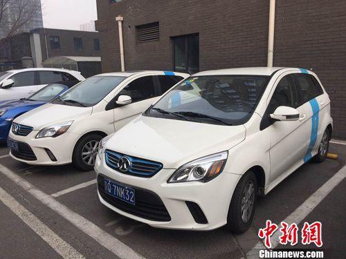 多輛共享汽車?？吭诼愤叀?lt;a target='_blank' href='http://www.chinanews.com/' >中新網(wǎng)</a> 吳濤 攝