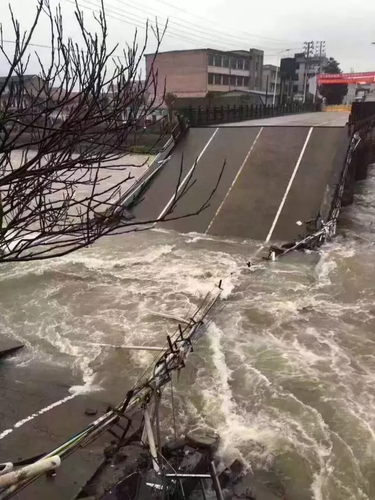 錢塘江流域暴發(fā)建國(guó)后第二大洪水 百年古橋被沖毀