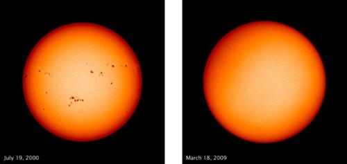 左圖為2000年的太陽黑子圖像；右圖為2009年的太陽黑子圖像。(圖片來源：NASA)