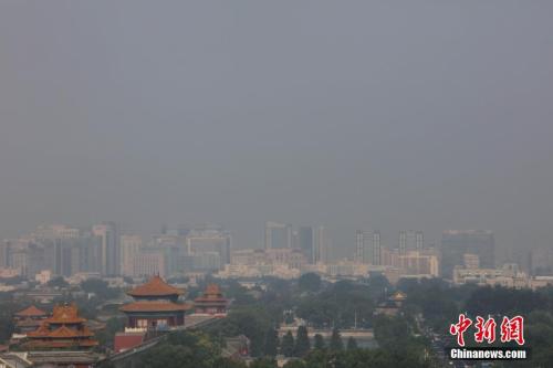 7月13日，高溫、高濕度空氣籠罩下的北京城區(qū)依舊處在高溫黃色預(yù)警中，當(dāng)日預(yù)報最高氣溫為36℃。 <a target='_blank' href='http://www.chinanews.com/'>中新社</a>記者 楊可佳 攝