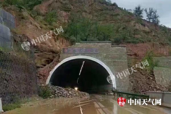 陜西榆林遭大暴雨致洪澇塌方 未來三天陜北仍有強(qiáng)降雨