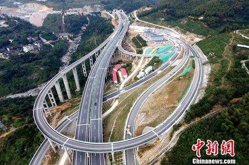 資料圖：福建正在修建的高速路網(wǎng)。<a target='_blank' href='http://www.chinanews.com/'>中新社</a>記者 王東明 攝