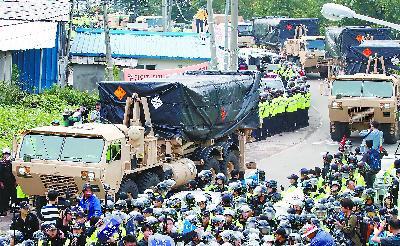 7日，韓國出動大量警力沖破民眾封鎖，強行部署“薩德”系統(tǒng)