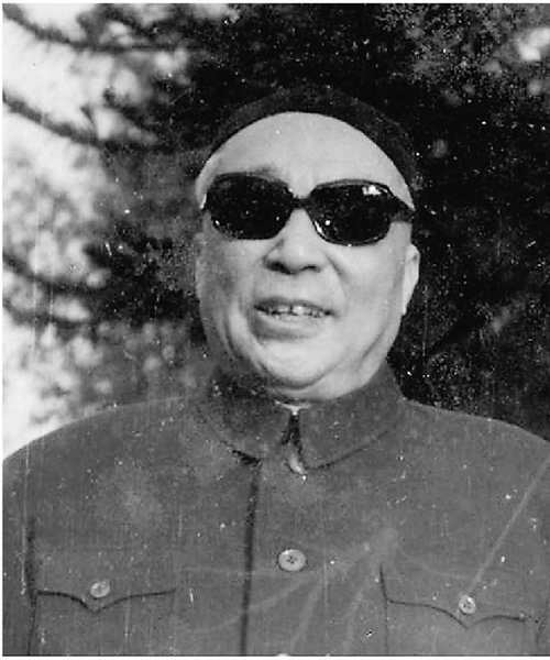 謝稚柳（1910－1997年）原名稚，字稚柳，后以字行。晚號壯暮翁，齋名魚飲溪堂、杜齋、煙江樓、苦篁齋等。