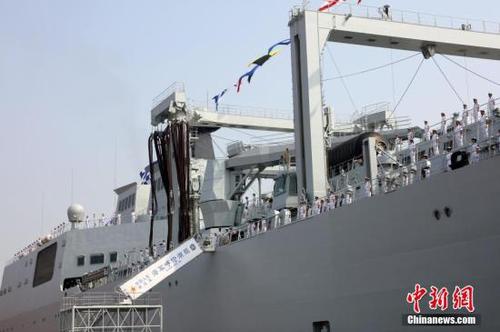 圖為我國新型綜合補給艦首艦呼倫湖艦。<a target='_blank' href='http://www.chinanews.com/'>中新社</a>發(fā) 胡善敏 攝 圖片來源：CNSPHOTO