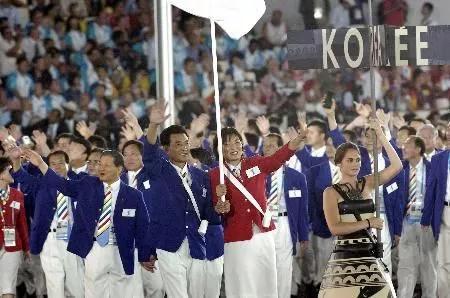 ▲資料圖片：2004年雅典奧運開幕入場式上，韓國朝鮮攜手第84個入場。