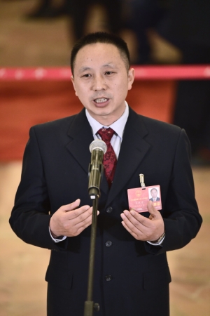 （11）全國(guó)人大代表接受采訪