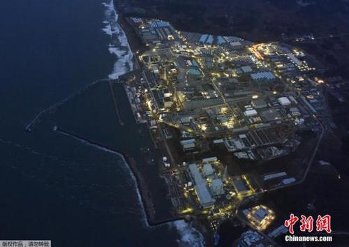 資料圖：3016年3月10日，“3?11”大地震5周年紀(jì)念日的前一天，福島第一核電站在黃昏中停運(yùn)亮燈的場(chǎng)景。