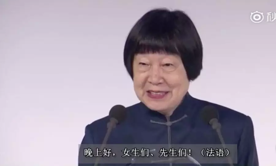 82歲中國老人獲世界大獎 上臺領(lǐng)獎一張口征服全場