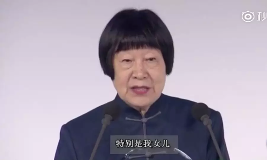 82歲中國老人獲世界大獎 上臺領(lǐng)獎一張口征服全場