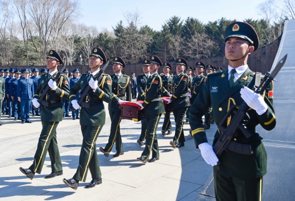 （5）第五批在韓中國(guó)人民志愿軍烈士遺骸在沈陽(yáng)安葬