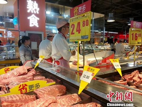 超市里的熟食區(qū)。<a target='_blank' href='http://www.chinanews.com/' >中新網(wǎng)</a>記者 李金磊 攝