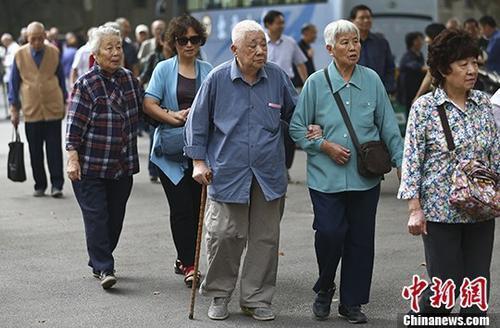 資料圖：退休教師們參加活動。 <a target='_blank' href='http://www.chinanews.com/'>中新社</a>記者 泱波 攝