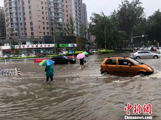 臺風“安比”過境河北滄州、廊坊暴雨致部分區(qū)域積水嚴重