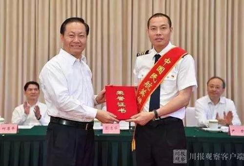 川航“英雄機長”劉傳健被清華大學(xué)經(jīng)管學(xué)院錄取