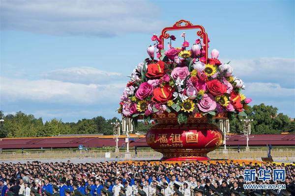 　9月30日，烈士紀(jì)念日向人民英雄敬獻(xiàn)花籃儀式在北京天安門廣場隆重舉行。 新華社記者翟健嵐 攝