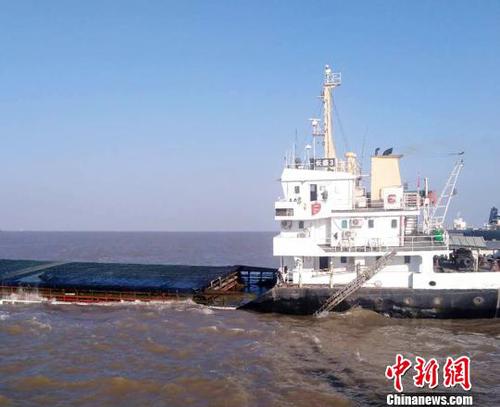 浙江海域商漁船碰撞商船沉沒11名船員獲救