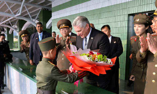 古巴領(lǐng)導(dǎo)人參觀朝鮮神秘軍校 看學(xué)員格斗訓(xùn)練