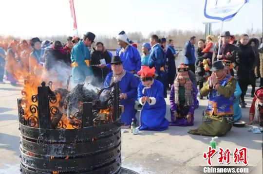 蒙古族傳統(tǒng)圣火祭祀點(diǎn)燃新年祈福之旅