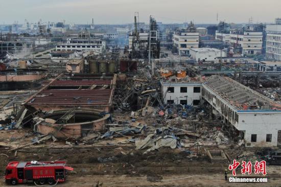 3月22日，江蘇鹽城響水縣陳家港鎮(zhèn)江蘇天嘉宜化工有限公司爆炸核心周邊一企業(yè)一片狼藉。<a target='_blank' href='http://www.chinanews.com/'>中新社</a>記者 泱波 攝