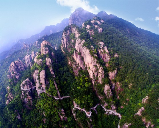 圖為九華山地質(zhì)公園花臺(tái)群峰