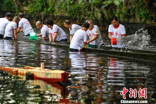 珠三角迎來龍舟季廣州400歲老龍船“起床”