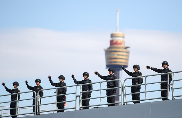 6月3日，中國(guó)海軍第31批護(hù)航編隊(duì)的駱馬湖艦（左）和許昌艦停泊在澳大利亞悉尼花園島軍港。1