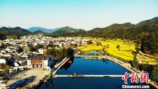 資料圖：春光沐浴下的傳統(tǒng)村落——安徽省黃山市西遞古村落。　黟宣 攝