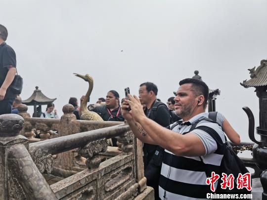 拍攝武當(dāng)山金頂 胡傳林 攝