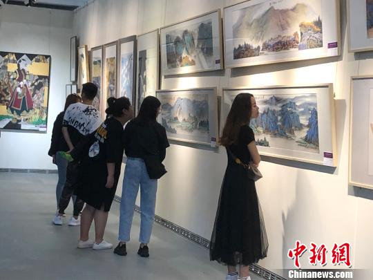 中蒙大學(xué)生設(shè)計藝術(shù)展開幕兩國5所高校740件作品參展