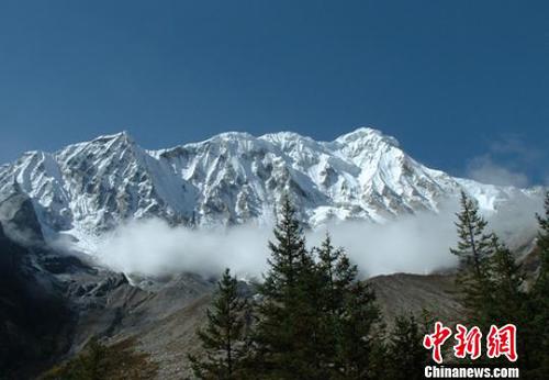 格聶雪山。(資料圖) 鐘欣 攝