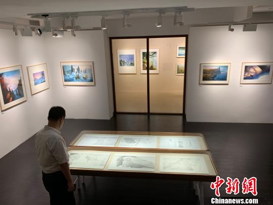 “中洲旅人——約翰·豪藝術(shù)展”?！】涤裾?攝